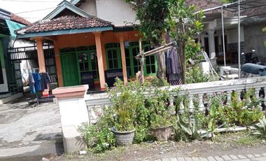 RUMAH DI KELURAHAN SEKETI, BALONGBENDO SIDOARJO