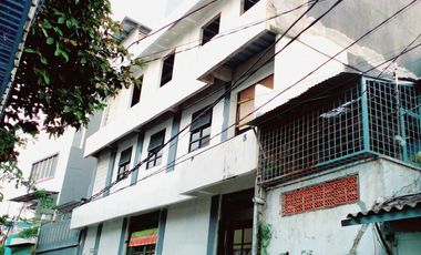 RUMAH BARU 3,5 LANTAI MODEL MINIMALIS LOKASI TANAH SEREAL JAK BAR