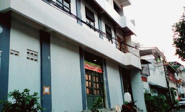 RUMAH BARU 3,5 LANTAI MODEL MINIMALIS LOKASI TANAH SEREAL JAK BAR