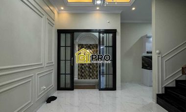 Rumah baru 3 lantai plus rooftop di Jagakarsa Jakarta Selatan