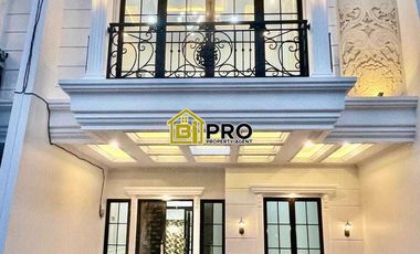 Rumah baru 3 lantai plus rooftop di Jagakarsa Jakarta Selatan
