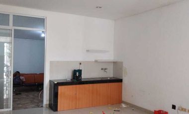 Disewakan Rumah Full Cat Baru Green Lake City Cluster Amerika Latin 8x18