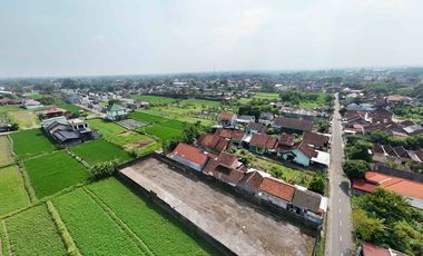 Rumah Bonus Kolam Renang Jl. Damai Tipe Bali 110/171. SHM PBG