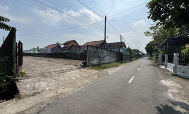 Rumah Bonus Kolam Renang Jl. Damai Tipe Bali 110/171. SHM PBG