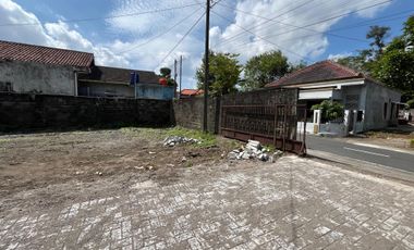 Rumah Bonus Kolam Renang Jl. Damai Tipe Bali 110/171. SHM PBG