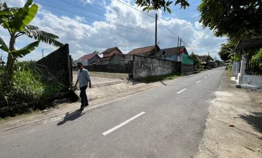 Rumah Bonus Kolam Renang Jl. Damai Tipe Bali 110/171. SHM PBG