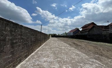 Rumah Bonus Kolam Renang Jl. Damai Tipe Bali 110/171. SHM PBG