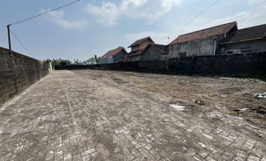 Rumah Bonus Kolam Renang Jl. Damai Tipe Bali 110/171. SHM PBG
