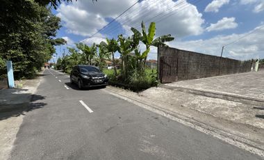 Rumah Bonus Kolam Renang Jl. Damai Tipe Bali 110/171. SHM PBG