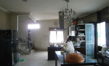 Rumah Jl. A. Yani bandung Lokasi Strategis 4 Lantai Siap Huni