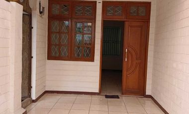 Disewa Rumah Asri  Di Jl Tebet Timur Jakarta Selatan