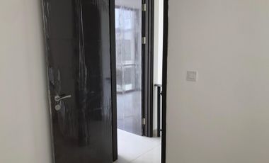 DISEWAKAN MURAH RUMAH MILENIAL PIK 2 UK 4,5X10 KOSONGAN SIAP HUNI