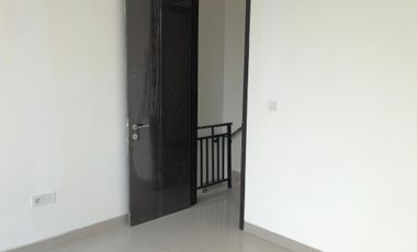 DISEWAKAN MURAH RUMAH MILENIAL PIK 2 UK 4,5X10 KOSONGAN SIAP HUNI
