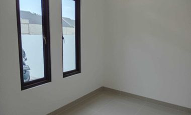 JUAL SEGERA RUMAH ASRI POSISI HOOK DI SENOPATI ESTATE