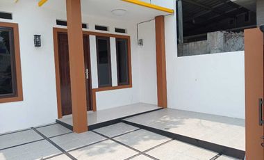 JUAL SEGERA RUMAH ASRI POSISI HOOK DI SENOPATI ESTATE