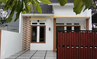JUAL SEGERA RUMAH ASRI POSISI HOOK DI SENOPATI ESTATE