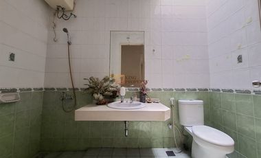 Nyaman Dan Strategis, Sewa Rumah 2 Lantai Daan Mogot Baru Furnish Baru