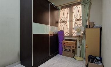 Nyaman Dan Strategis, Sewa Rumah 2 Lantai Daan Mogot Baru Furnish Baru