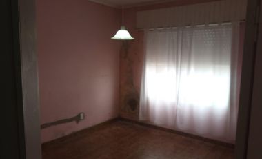 Casa en venta - 4 Dormitorios 1 Baño - Cochera - 690Mts2 - Carmen de Areco