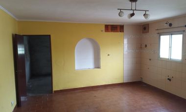 Casa en venta - 4 Dormitorios 1 Baño - Cochera - 690Mts2 - Carmen de Areco