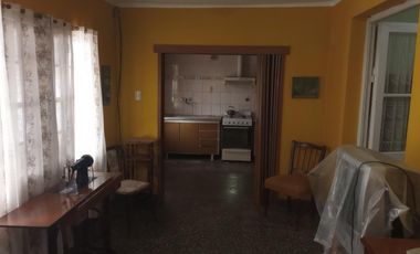 Casa en venta - 4 Dormitorios 1 Baño - Cochera - 690Mts2 - Carmen de Areco
