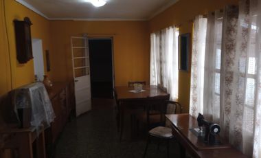 Casa en venta - 4 Dormitorios 1 Baño - Cochera - 690Mts2 - Carmen de Areco