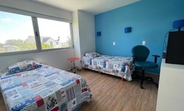 Casa en venta - 4 Dormitorios 3 Baños - Cocheras - 934Mts2 - Mar del Plata