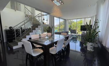 Casa en venta - 4 Dormitorios 3 Baños - Cocheras - 934Mts2 - Mar del Plata