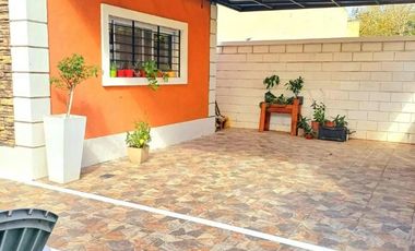 Casa en venta - 3 Dormitorios 2 Baños - Cochera - Pilar