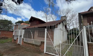 VENTA CASA COSTA AZUL 4 AMBIENTES A 5 CUADRAS DEL MAR