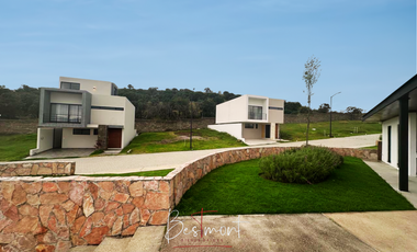 Venta de terreno en Fraccionamiento Sauco, Haras del Bosque