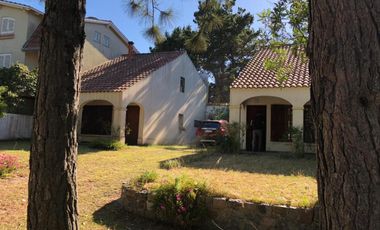 Casa en venta - 3 Dormitorios 1 Baño - 300Mts2 - Las Toninas