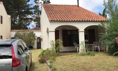 Casa en venta - 3 Dormitorios 1 Baño - 300Mts2 - Las Toninas