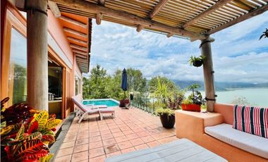 CASA EN RENTA VISTA  AL PUEBLO Y AL LAGO