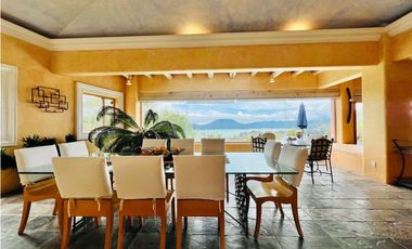 CASA EN RENTA VISTA  AL PUEBLO Y AL LAGO