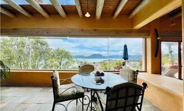 CASA EN RENTA VISTA  AL PUEBLO Y AL LAGO