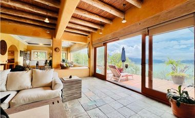 CASA EN RENTA VISTA  AL PUEBLO Y AL LAGO