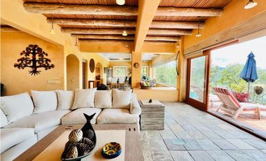 CASA EN RENTA VISTA  AL PUEBLO Y AL LAGO