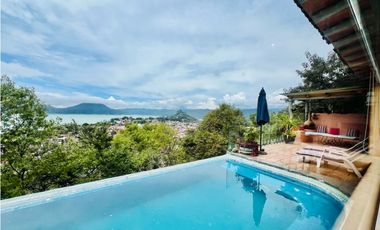 CASA EN RENTA VISTA  AL PUEBLO Y AL LAGO