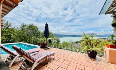 CASA EN RENTA VISTA  AL PUEBLO Y AL LAGO