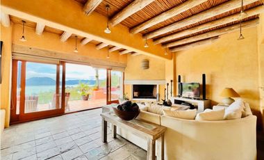 CASA EN RENTA VISTA  AL PUEBLO Y AL LAGO