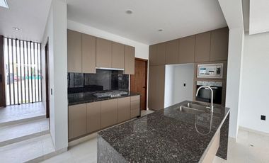 "Casa Nueva con Toque de Distinción  Vive el Lujo en Casa Fuerte con Amenidades Exclusivas, Seguridad Total"