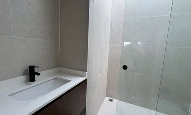 "Casa Nueva con Toque de Distinción  Vive el Lujo en Casa Fuerte con Amenidades Exclusivas, Seguridad Total"