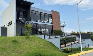 "Casa Nueva con Toque de Distinción  Vive el Lujo en Casa Fuerte con Amenidades Exclusivas, Seguridad Total"