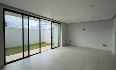 "Casa Nueva con Toque de Distinción  Vive el Lujo en Casa Fuerte con Amenidades Exclusivas, Seguridad Total"