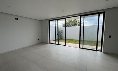 "Casa Nueva con Toque de Distinción  Vive el Lujo en Casa Fuerte con Amenidades Exclusivas, Seguridad Total"