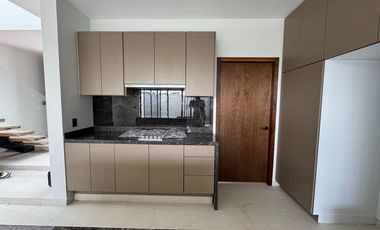 "Casa Nueva con Toque de Distinción  Vive el Lujo en Casa Fuerte con Amenidades Exclusivas, Seguridad Total"