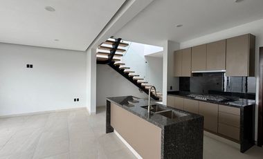 "Casa Nueva con Toque de Distinción  Vive el Lujo en Casa Fuerte con Amenidades Exclusivas, Seguridad Total"