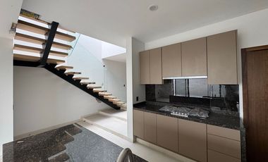 "Casa Nueva con Toque de Distinción  Vive el Lujo en Casa Fuerte con Amenidades Exclusivas, Seguridad Total"