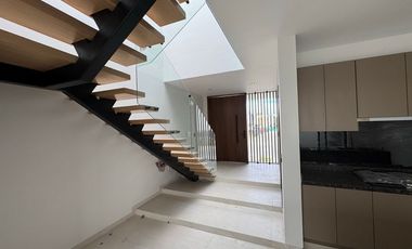 "Casa Nueva con Toque de Distinción  Vive el Lujo en Casa Fuerte con Amenidades Exclusivas, Seguridad Total"